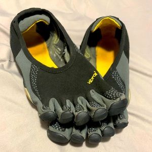 Vibram Women’s Five Fingers All Black Shoes